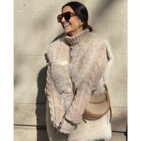 ZARA Faux Fur Toggle Vest NWT 🤍 - Picture 12 of 16